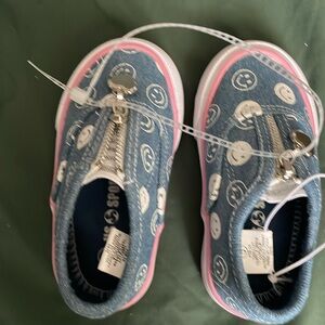 Toddler girls shoes never worn. Sz5